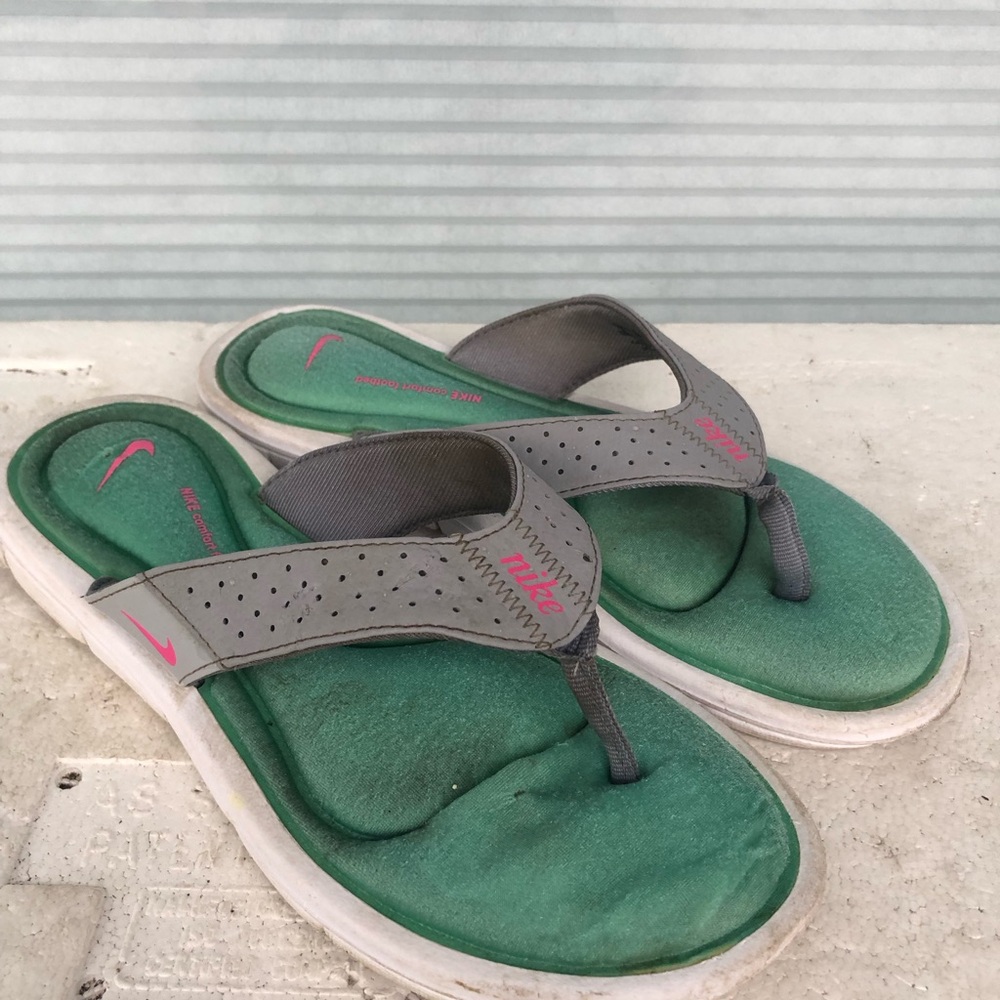 Nike Comfort Green and Gray Thong  Sandals Size 9